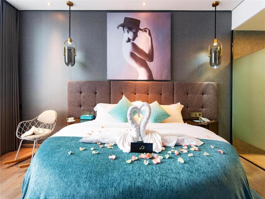 Xana Hotelle-Hotel Luzhou Baizitu Square Bagian luar foto
