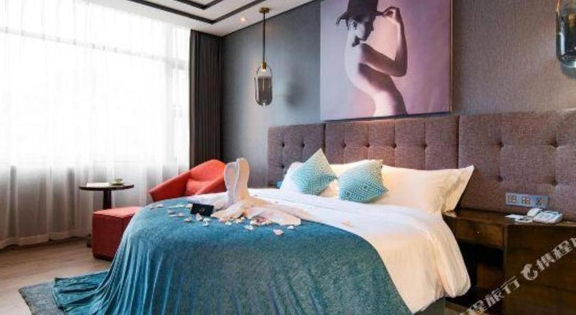 Xana Hotelle-Hotel Luzhou Baizitu Square Bagian luar foto
